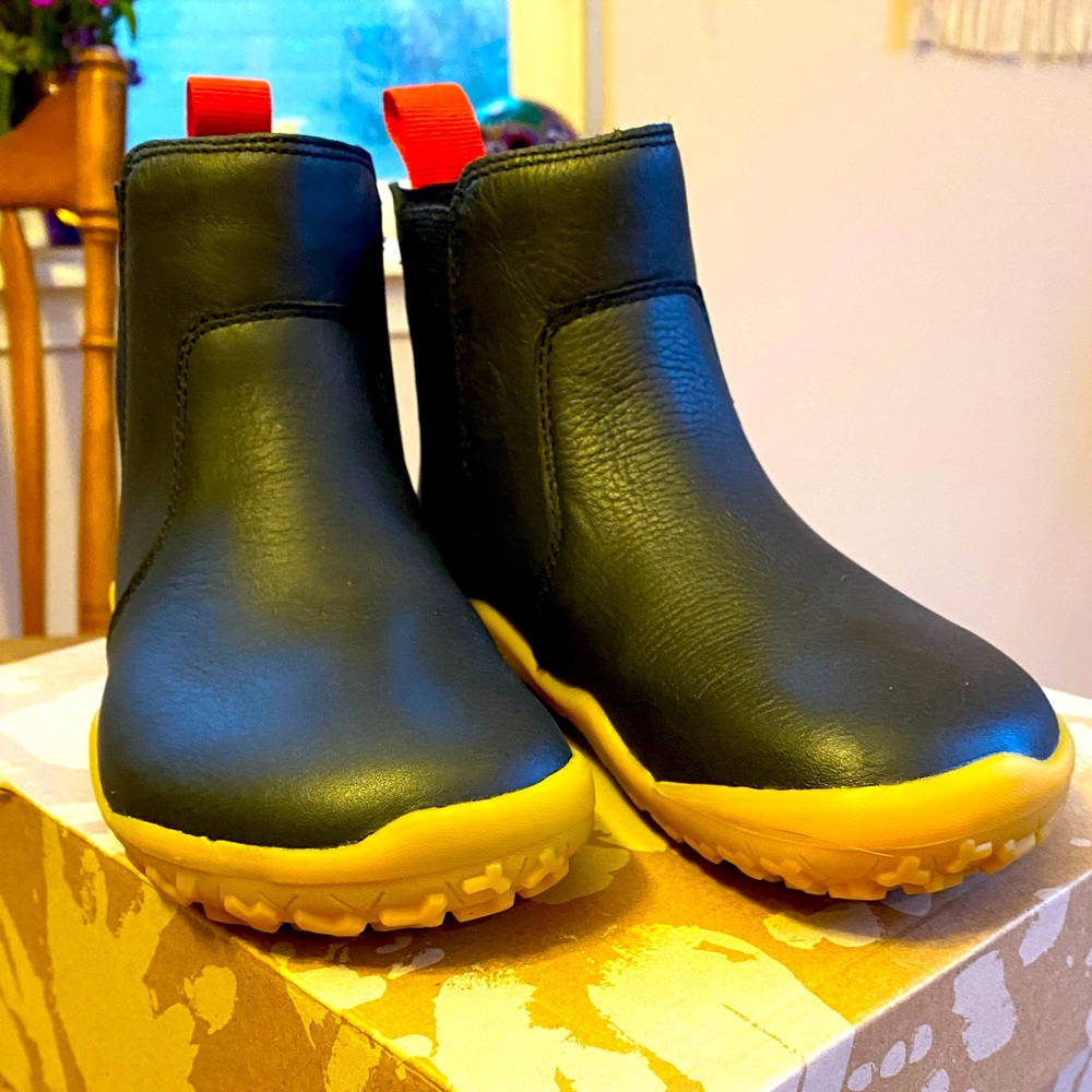 Vivobarefoot Chelsea boots black